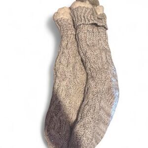 Cozy Cable Knit Fleece-Lined Slipper Socks Gray Cream Pom Pom Women's